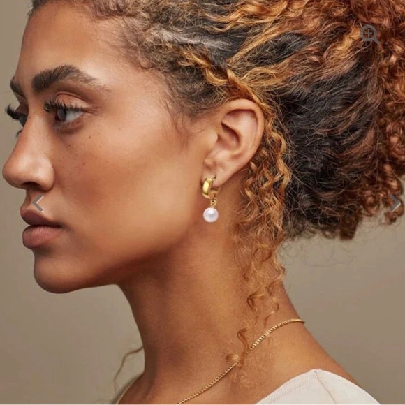 Gold pearl Huggies loops - Picture 2 of 8